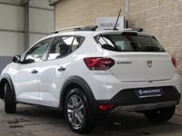 Usado Dacia Sandero Stepway 91 HP (66 kW) 2022 Branco SUV