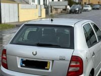 Usado Skoda Fabia 65 HP (47 kW) 2003 Sedan