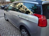 Usado Peugeot 5008 111 HP (81 kW) 2012 Cinzento Carrinha