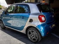 Usado Smart ForFour Electric Drive Pulse 60 kW (82 HP) 2020 Azul escuro