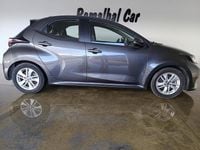 Usado Toyota Yaris Hybrid Comfort 115 HP (84 kW) 2022 Cinza