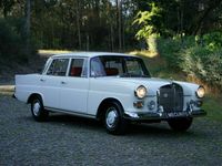 Usado Mercedes 200 60 HP (44 kW) 1965 Branco Sedan