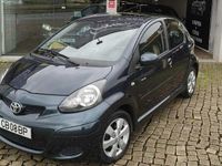 Usado Toyota Aygo 68 HP (50 kW) 2011 Cinzento Citadino