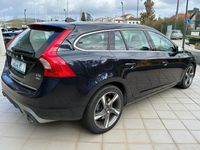 Usado Volvo V60 R-Design Momentum 220 HP (161 kW) 2015 Preto Carrinha