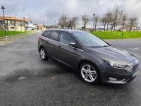 Usado Ford Focus 120 HP (88 kW) 2015 Cinzento Citadino