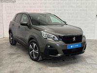 Usado Peugeot 3008 Active 130 HP (95 kW) 2018 Verde Sedan