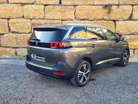 Usado Peugeot 5008 Allure 130 HP (95 kW) 2018 Verde Monovolume
