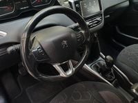 Usado Peugeot 2008 75 HP (55 kW) 2018 Cinzento SUV