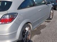 Usado Opel Astra GTC 100 HP (73 kW) 2005