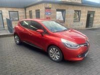 Usado Renault Clio IV 90 HP (66 kW) 2014 Vermelho Citadino