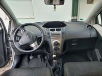 usado Toyota Yaris 1.0 VVT-i Comfort Nacional