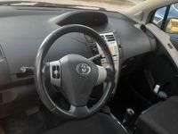 usado Toyota Yaris - semiautomático