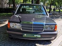 Usado Mercedes 190 107 HP (78 kW) 1992 Cinzento Sedan
