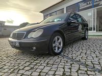Usado Mercedes C220 Avantgarde 150 HP (110 kW) 2005 Azul Carrinha