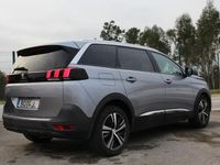 Usado Peugeot 5008 Allure 130 HP (95 kW) 2019 Cinzento Monovolume
