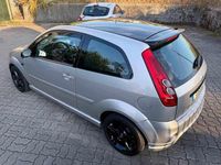 Usado Ford Fiesta 68 HP (50 kW) 2006 Cinzento Citadino