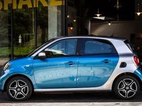 Usado Smart ForFour Electric Drive Pulse 60 kW (82 HP) 2020 Azul escuro