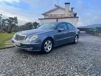 Usado Mercedes E220 150 HP (110 kW) 2003 Azul Sedan