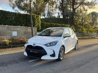Usado Toyota Yaris Hybrid Comfort 115 HP (84 kW) 2021 Branco