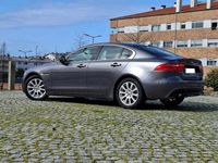 Usado Jaguar XE 180 HP (132 kW) 2017 Cinzento Sedan