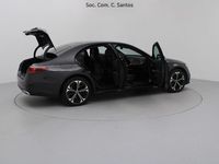 Usado Mercedes E300 Avantgarde 204 HP (150 kW) 2024 Cinza Sedan