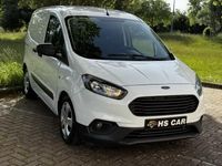 Usado Ford Transit 80 HP (58 kW) 2019 Branco Sedan