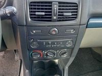 Usado Renault Clio II 85 HP (62 kW) 2004 Sedan