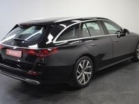 Usado Mercedes E300 Avantgarde 320 HP (235 kW) 2024 Preto Carrinha