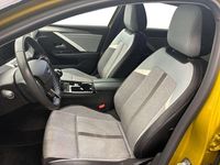 Usado Opel Astra Elegance 130 HP (95 kW) 2023 Amarelo