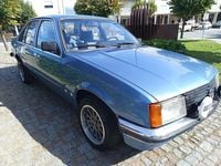 Usado Opel Rekord 75 HP (55 kW) 1980 Azul Sedan