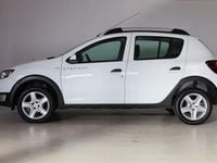 Usado Dacia Sandero Stepway 90 HP (66 kW) 2016 Amarelo