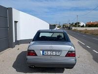 Usado Mercedes E200 136 HP (100 kW) 1994 Sedan