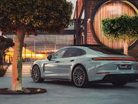 Usado Porsche Panamera 544 HP (400 kW) 2024 Cinzento Citadino