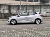 Usado Renault Clio IV Intens 100 HP (73 kW) 2019 Cinza Citadino