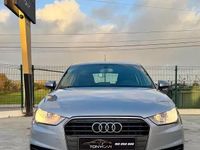 Usado Audi A1 Sportback Sport 90 HP (66 kW) 2015 Cinza antracite Citadino