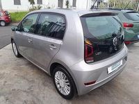 Usado VW up! Beats 65 HP (47 kW) 2024 Cinzento platina Citadino