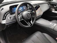 Usado Mercedes E300 Avantgarde 313 HP (230 kW) 2024 Azul Carrinha