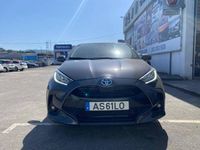 Usado Toyota Yaris Hybrid Comfort 115 HP (84 kW) 2022 Cinza