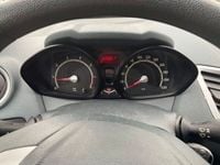 Usado Ford Fiesta Titanium 82 HP (60 kW) 2009 Cinzento Citadino