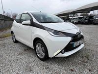Usado Toyota Aygo X-play 69 HP (50 kW) 2017 Branco Citadino