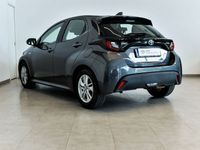 Usado Toyota Yaris Hybrid Comfort 92 HP (67 kW) 2021 Cinza