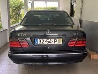Usado Mercedes E220 Avantgarde 143 HP (105 kW) 2000 Sedan