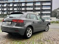 Usado Audi A3 116 HP (85 kW) 2018 Cinzento Sedan