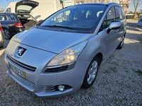 Usado Peugeot 5008 115 HP (84 kW) 2013 Cinzento Monovolume