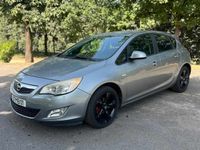 Usado Opel Astra 95 HP (69 kW) 2011 Cinzento