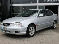 Usado Toyota Avensis Sol 110 HP (80 kW) 2002 Cinzento Sedan