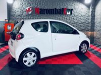 Usado Toyota Aygo X-play 69 HP (50 kW) 2013 Branco Citadino