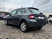 Usado Skoda Fabia 90 HP (66 kW) 2017 Cinzento Sedan