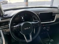 Usado Kia Stonic 84 HP (61 kW) 2025 Cinza SUV
