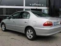 Usado Toyota Avensis Sol 110 HP (80 kW) 2002 Cinzento Sedan
